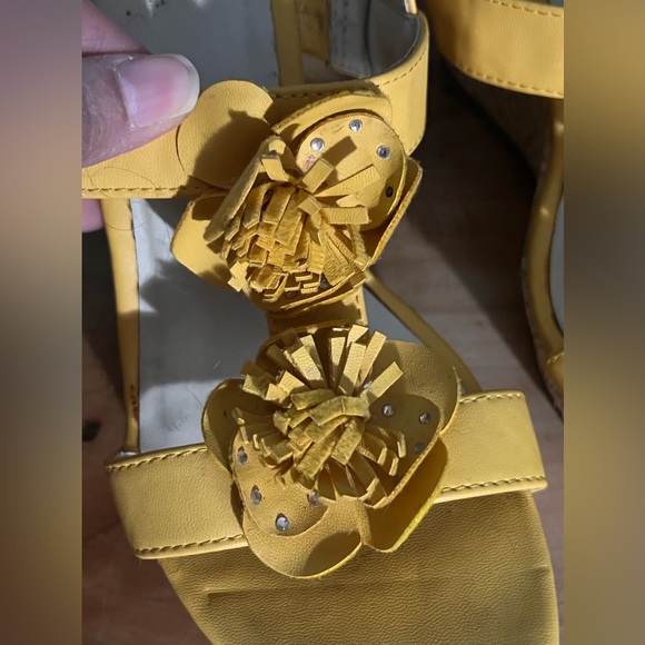 Yellow Flower 🌼 Platform Shoes - Picture 2 of 4